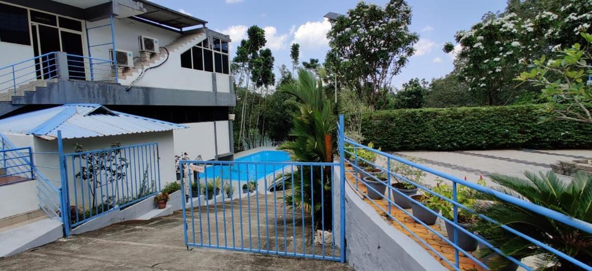 Thabasiya Resorts Kuzhittura Exterior photo